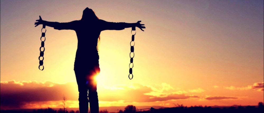 broken-chains-1451509288 broken-chains-1451509288